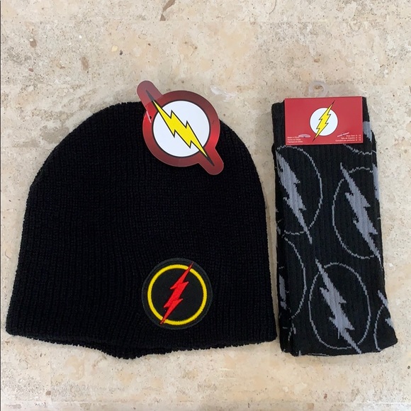 NWT DC Comics Flash beanie and socks shoe sz 6-12 - Picture 1 of 6